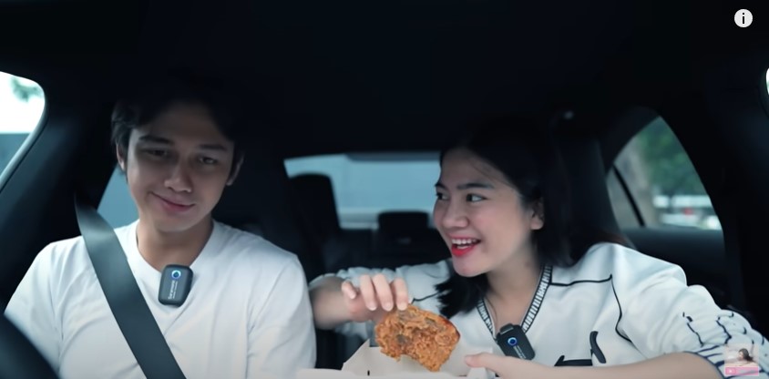 Momen 5 pasangan seleb kulineran di mobil, romantis bikin baper