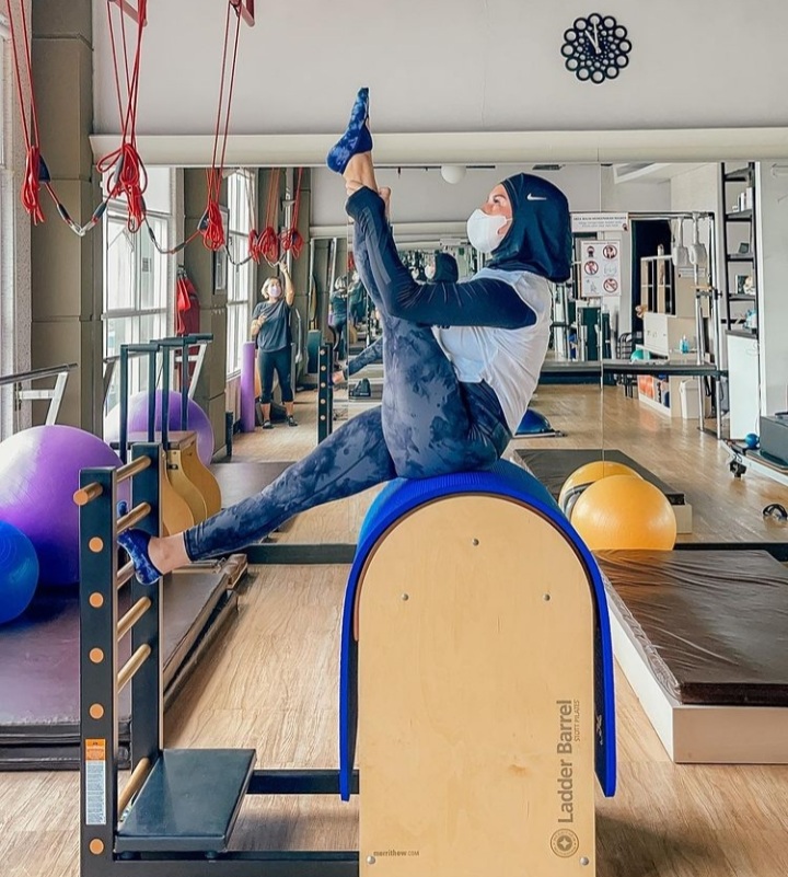 5 Perawatan kecantikan dan tubuh Irish Bella, pilates rahasia ramping