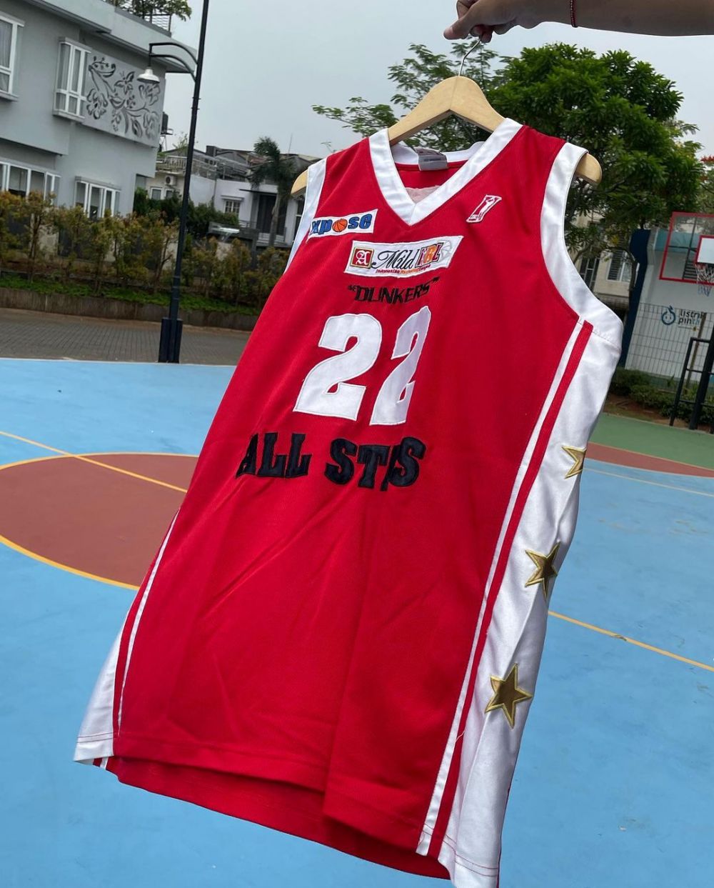 5 Fakta Denny Sumargo lelang jersey kesayangan, laku Rp 210 juta