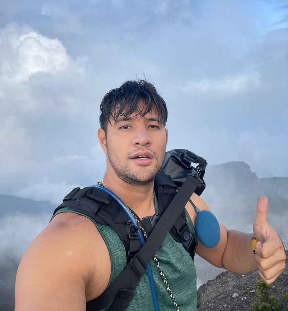 Hobi muncak, ini 11 momen Ammar Zoni dan Irish bella daki Gunung Gede