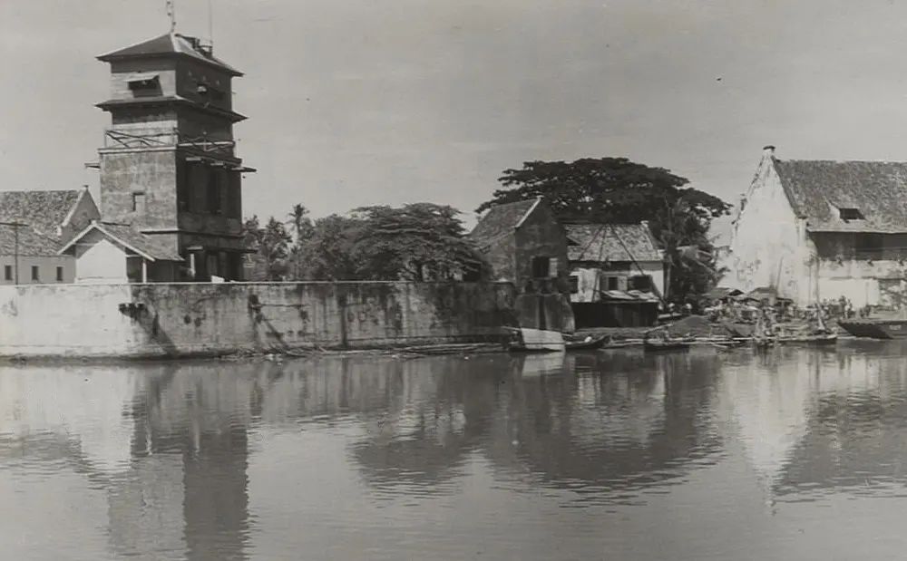 6 Potret jadul Jakarta akhir tahun 40-an, banyak benteng dan menara