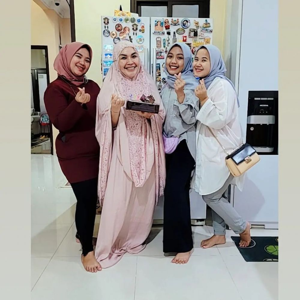 7 Momen perayaan ultah Umi Kalsum, dapat kejutan meriah dari keluarga