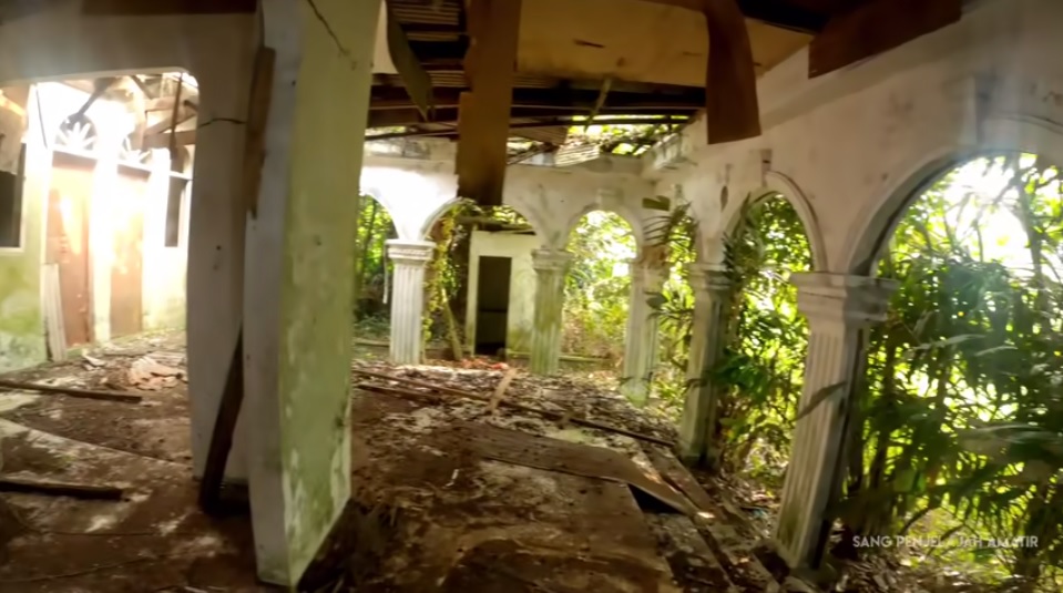 9 Penampakan rumah artis senior yang terbengkalai 30 tahun YouTube 9 Penampakan rumah artis senior yang terbengkalai 30 tahun YouTube