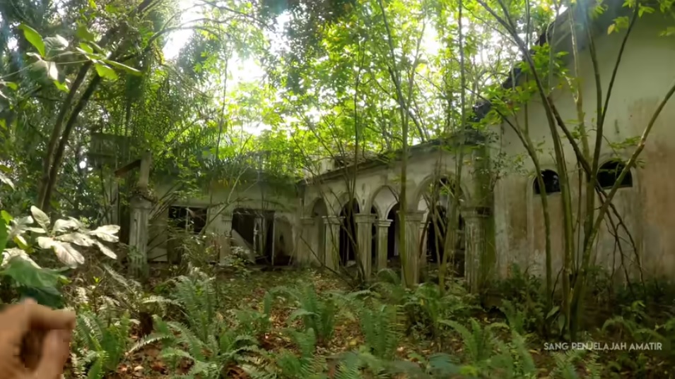 9 Penampakan rumah artis senior yang terbengkalai 30 tahun YouTube 9 Penampakan rumah artis senior yang terbengkalai 30 tahun YouTube