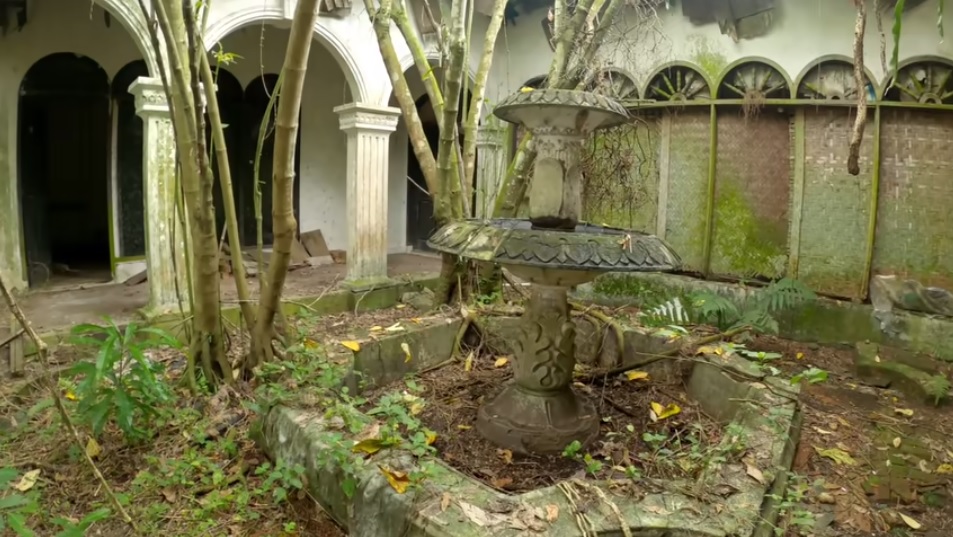 9 Penampakan rumah artis senior yang terbengkalai 30 tahun YouTube 9 Penampakan rumah artis senior yang terbengkalai 30 tahun YouTube