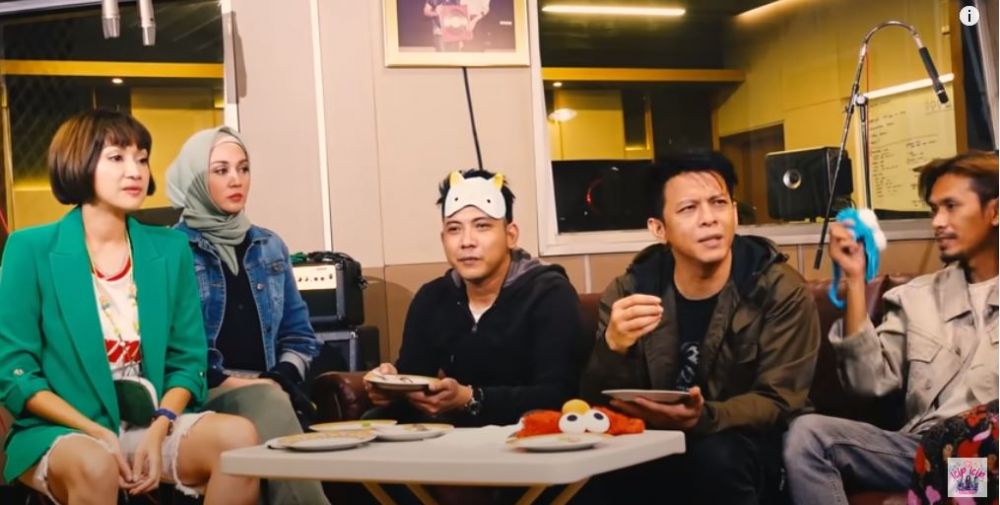 Momen Dina Lorenza salah tingkah ketemu Ariel NOAH