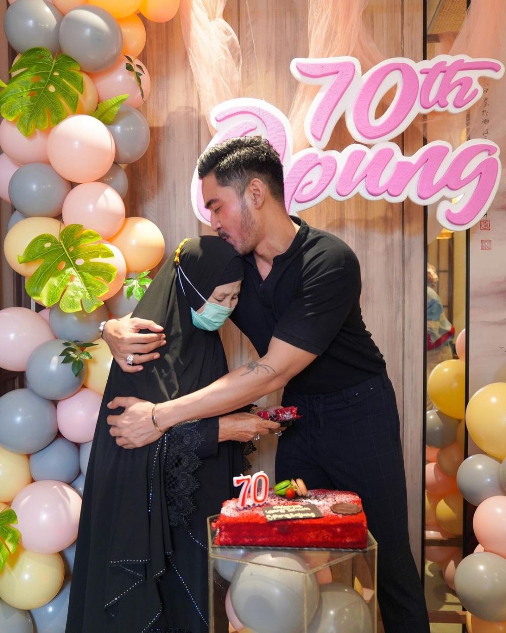 Penampakan kue ulang tahun ibu 9 seleb, elegan bikin nggak tega makan