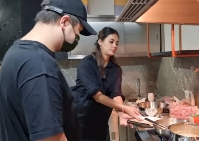 7 Momen Paula Verhoeven masak untuk Erick Thohir, dapur jadi heboh