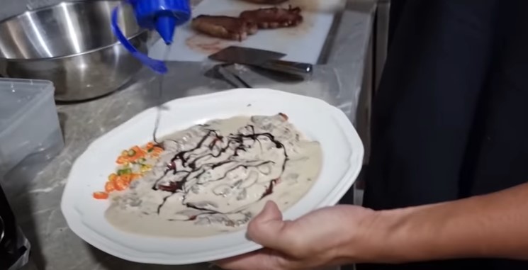 7 Momen Paula Verhoeven masak untuk Erick Thohir, dapur jadi heboh