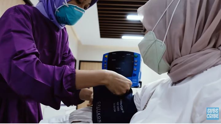 9 Momen Kesha Ratuliu cek kandungan, Mona histeris lihat hasil USG