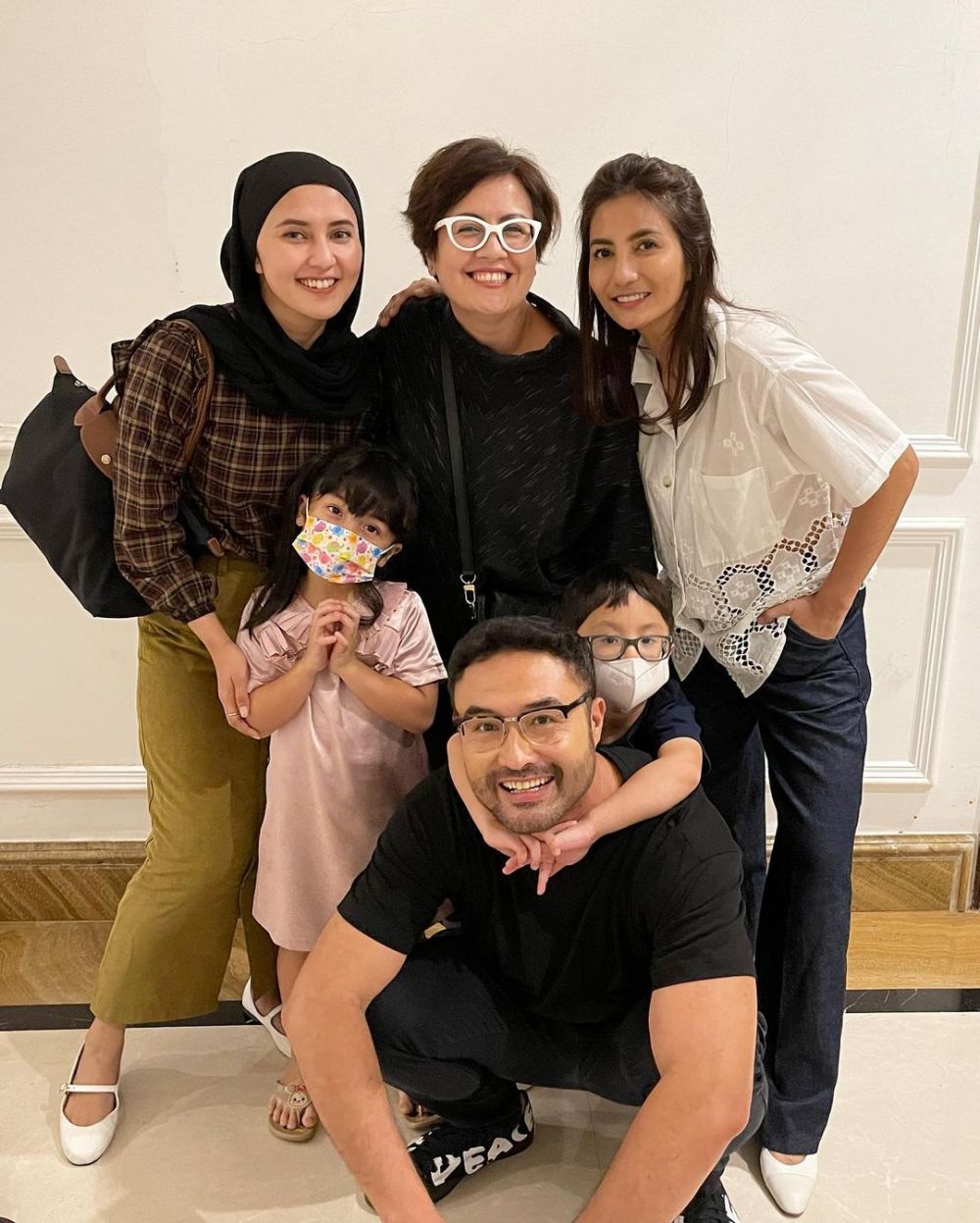 Surya Saputra foto sama '3 istrinya', respons Cynthia Lamusu disorot