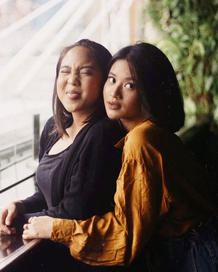 Berteman sejak kuliah, ini 9 kedekatan Adira Kania dan cucu BJ Habibie