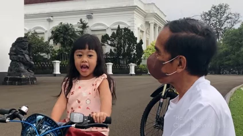 5 Momen keakraban Jokowi dan Sedah Mirah, gowes bareng keliling istana