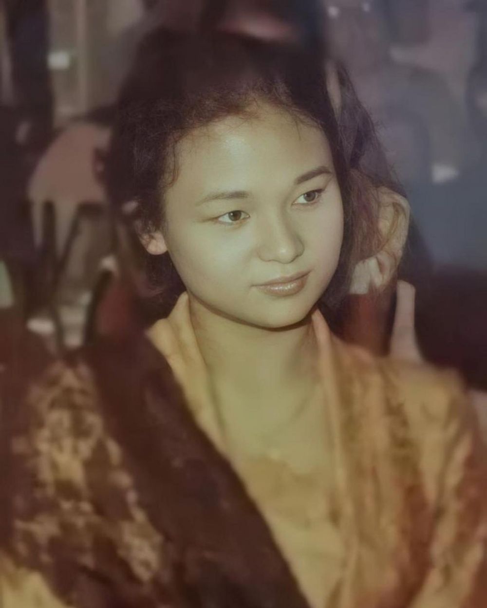 Yuni Shara unggah foto jadul keluarganya, paras sang ibu bikin kagum