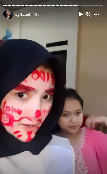 9 Momen bridal shower calon istri Ridho DA, pasrah didandani nyeleneh