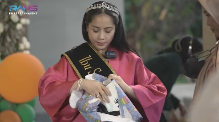 9 Momen baby shower anak kedua Nagita Slavina, putar video flashback