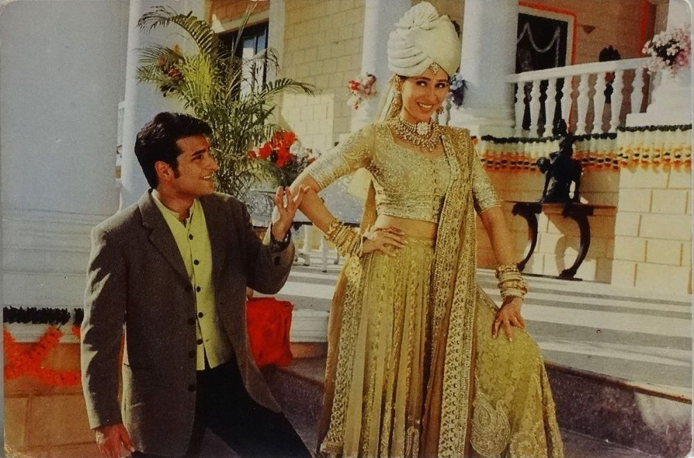 Potret lawas Karisma Kapoor bareng 9 aktor Bollywood, idola anak 90-an