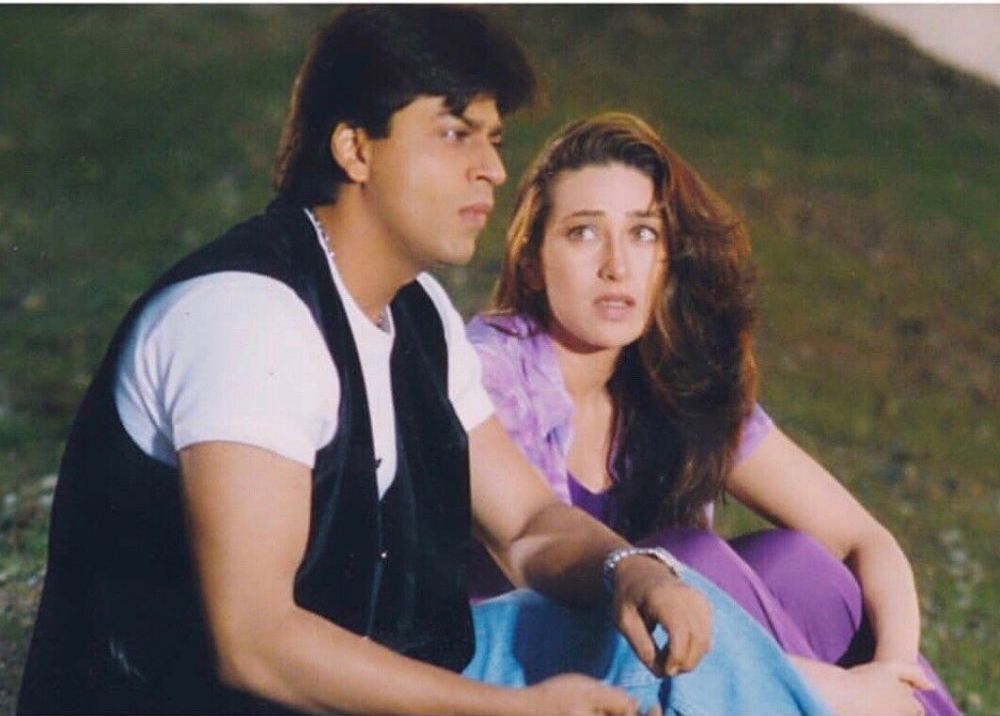 Potret lawas Karisma Kapoor bareng 9 aktor Bollywood, idola anak 90-an