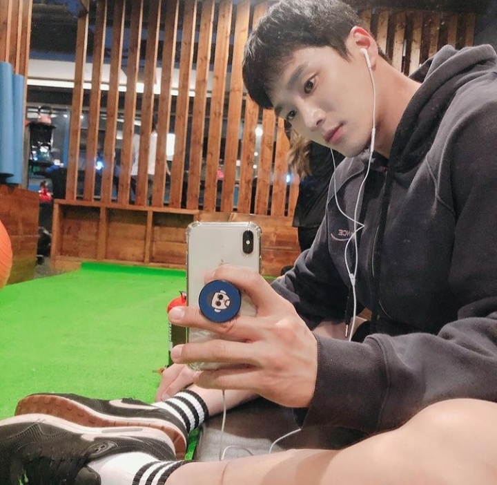 10 Perjalanan karier Ahn Bo-hyun, pernah jadi pengantar koran