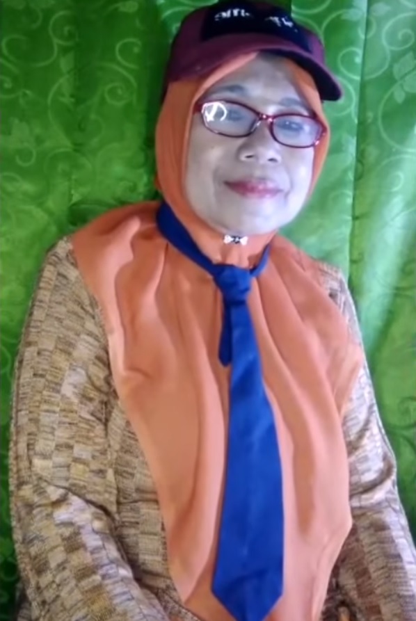 9 Potret Dewi Isma Hoeriah, penyanyi Yamete Kudasai yang viral