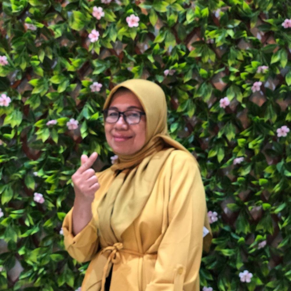 9 Potret Dewi Isma Hoeriah, penyanyi Yamete Kudasai yang viral