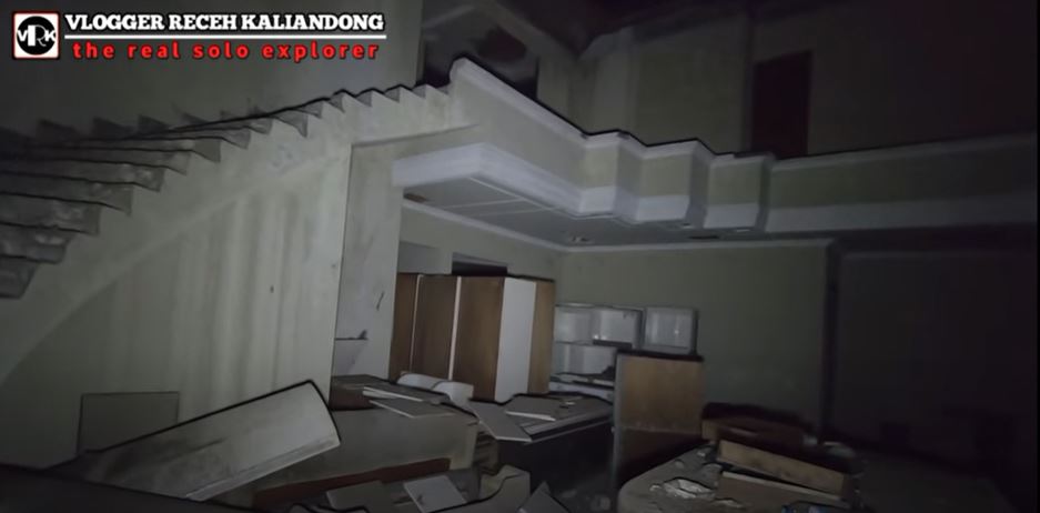 9 Potret rumah pejabat terbengkalai puluhan tahun, arsitekturnya mewah