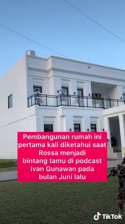 Rossa beri kado rumah Rp 20 miliar untuk orang tua, ini 7 potretnya