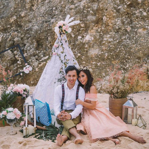 Vintage hingga tiru film, prewedding 11 eks member girlband ini elegan