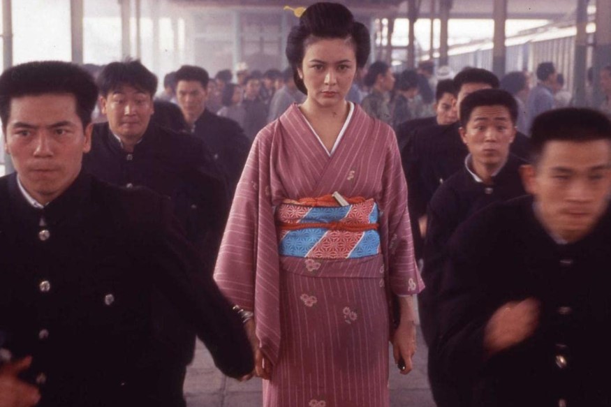 7 Potret Rosamund Kwan di film Mandarin jadul, aktingnya memorable