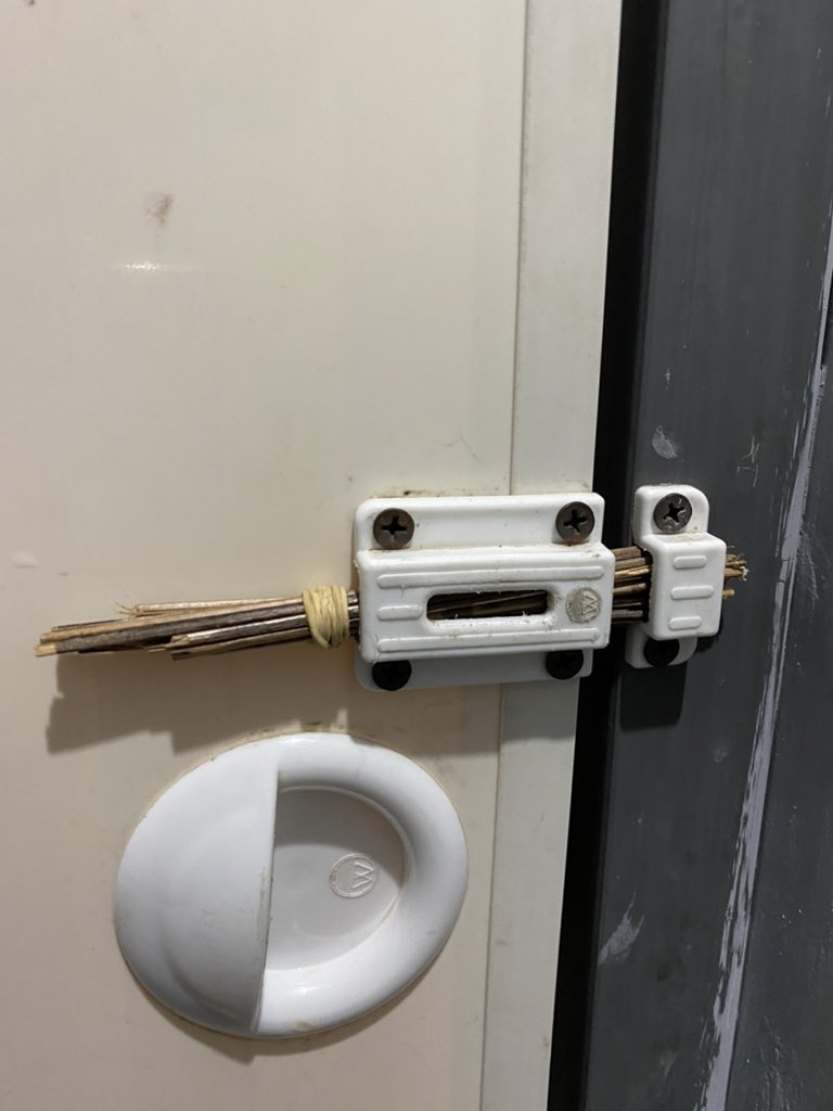 11 Potret lucu super ngirit ini relate banget sama sobat miskin