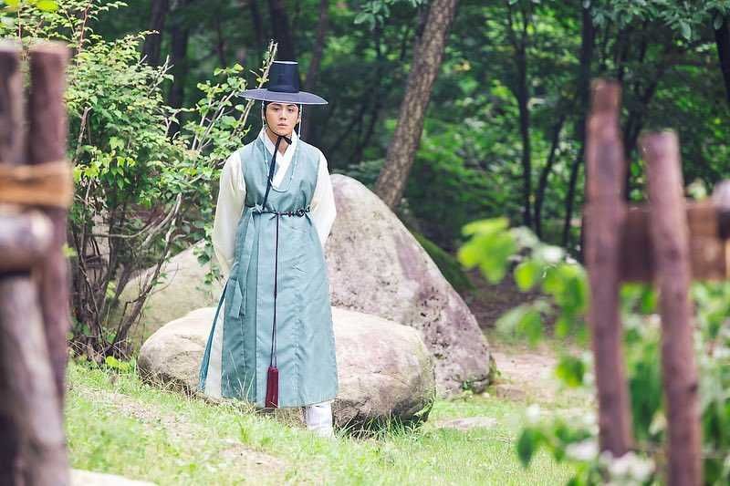 Sukses perankan Kepala Hong, ini 13 perjalanan karier Kim Seon-ho