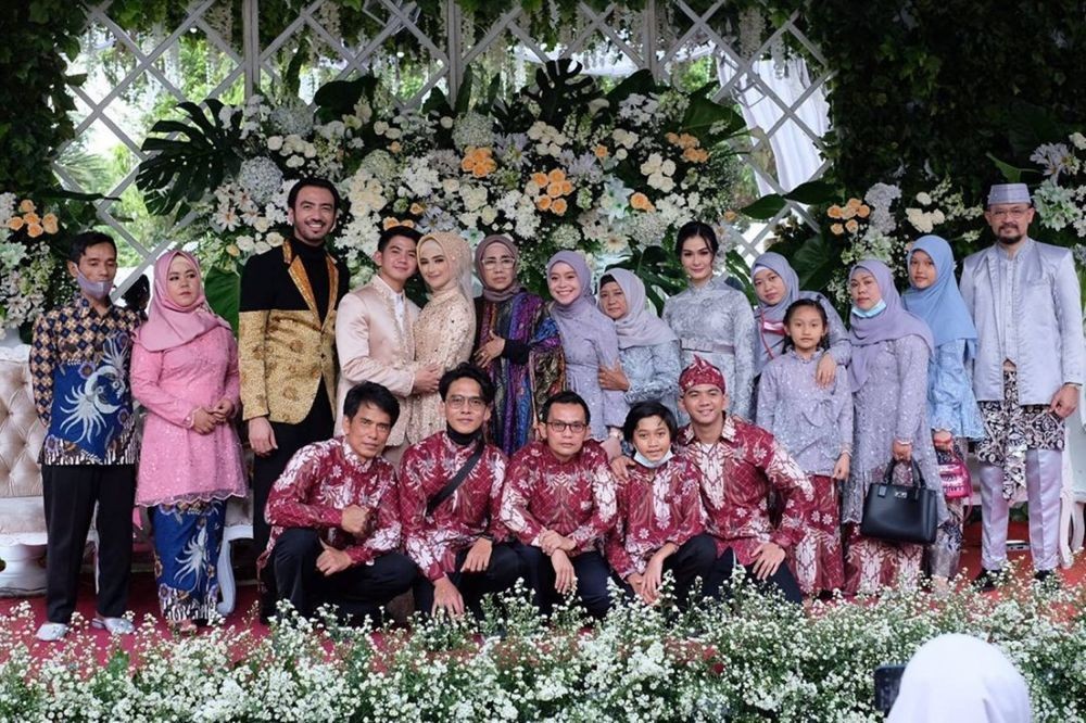 Momen 9 seleb bertemu mantan kekasih, Luna Maya sempat salah tingkah