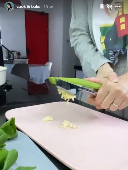 7 Alat dapur istri Tria The Changcuters, bikin masak lebih mudah