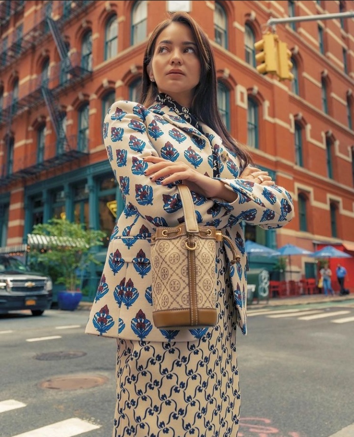 Keren & bisa jadi inspirasi, ini 9 gaya outfit street ala Enzy Storia