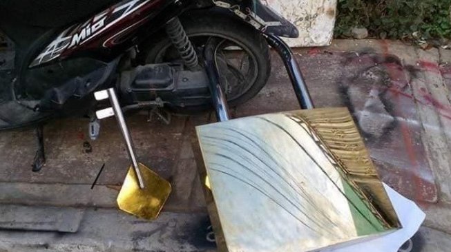 11 Potret lucu pengganti kunci motor, kreatifnya nggak habis pikir