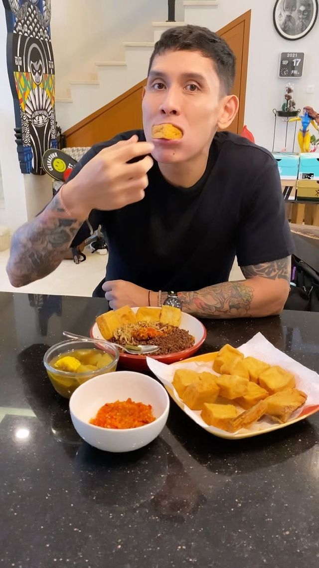 Menu diet khas rumahan 7 seleb pria, ampuh turunkan berat badan