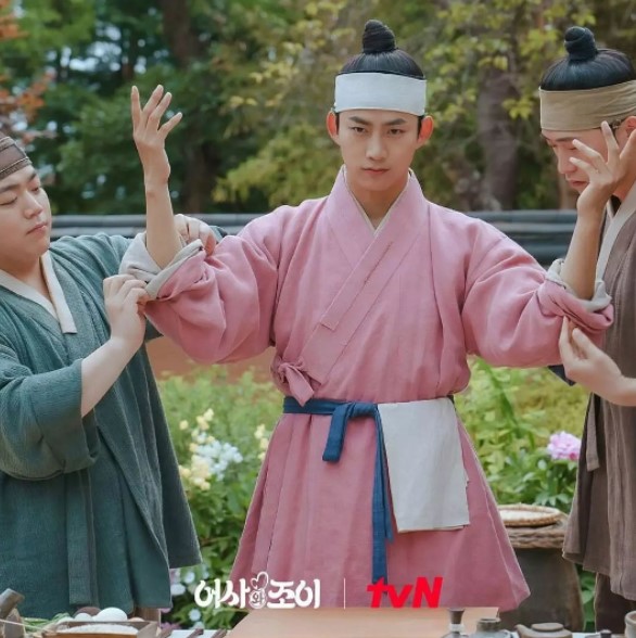 Tak hanya sukses bernyanyi, ini 9 drama yang dibintangi Taecyeon 2PM