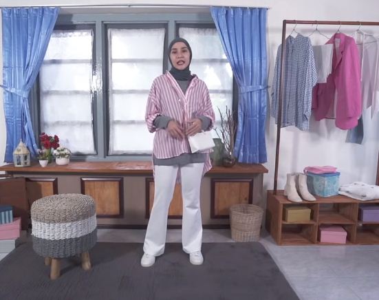 Tips padu padan outfit harian Zaskia Mecca © YouTube/The Bramantyo