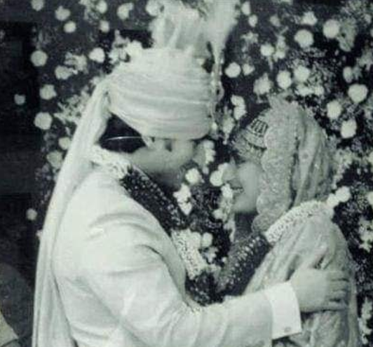 9 Tahun menikah, ini 9 potret Kareena Kapoor & suami dulu hingga kini