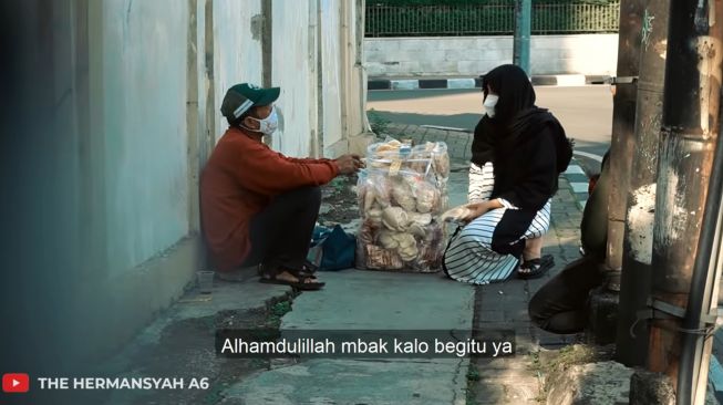Sederhana & merakyat, 5 seleb cantik ini gunakan jasa tukang keliling