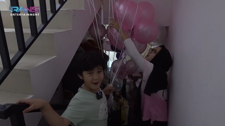 9 Momen Raffi dan Nagita dapat kejutan ultah pernikahan dari Rafathar