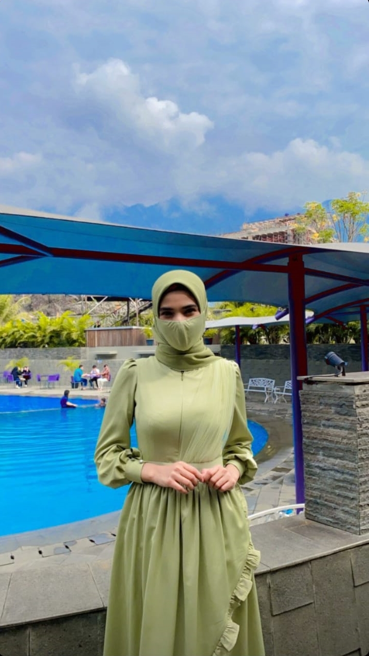 9 Gaya seleb di pernikahan Ridho D'Academy, tampil elegan dan menawan