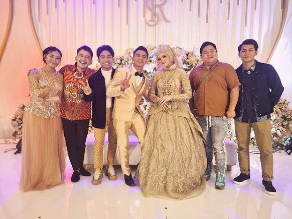 9 Gaya seleb di pernikahan Ridho D'Academy, tampil elegan dan menawan