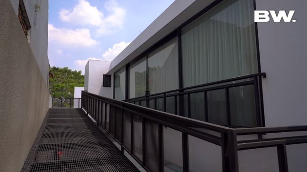 9 Potret rumah mewah Sammy Simorangkir, berkonsep loop house