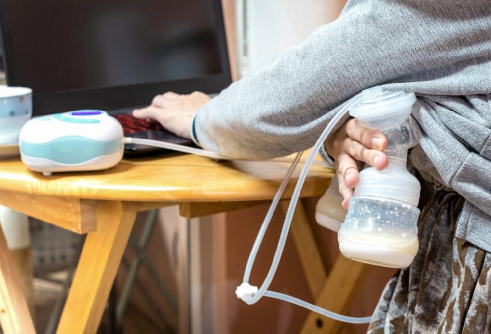 5 Tips memompa ASI agar melimpah, cocok untuk ibu pasca melahirkan