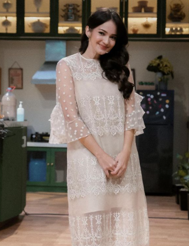 Kisah masa kecil Enzy Storia, ditinggal ayah hingga sakit autoimun