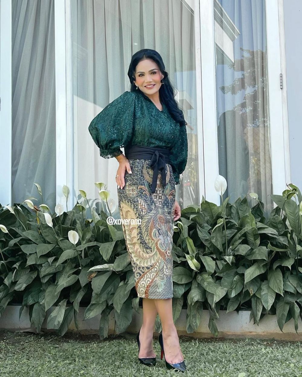 Rahasia 7 penyanyi menawan di usia 40, Melly Goeslaw angkat lemak pipi