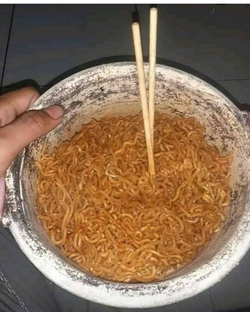 11 Cara nyeleneh sajikan makanan pas kepepet, kreatif pol