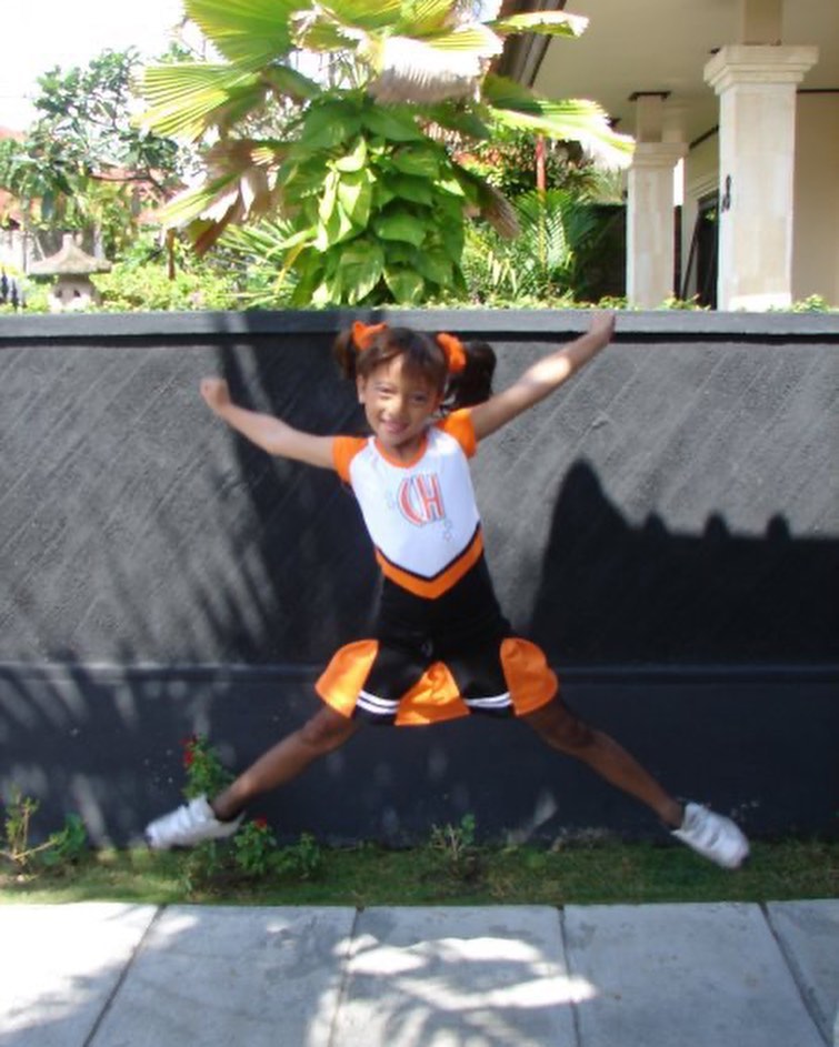 9 Potret masa kecil Megan Domani, pernah jadi anggota cheerleader