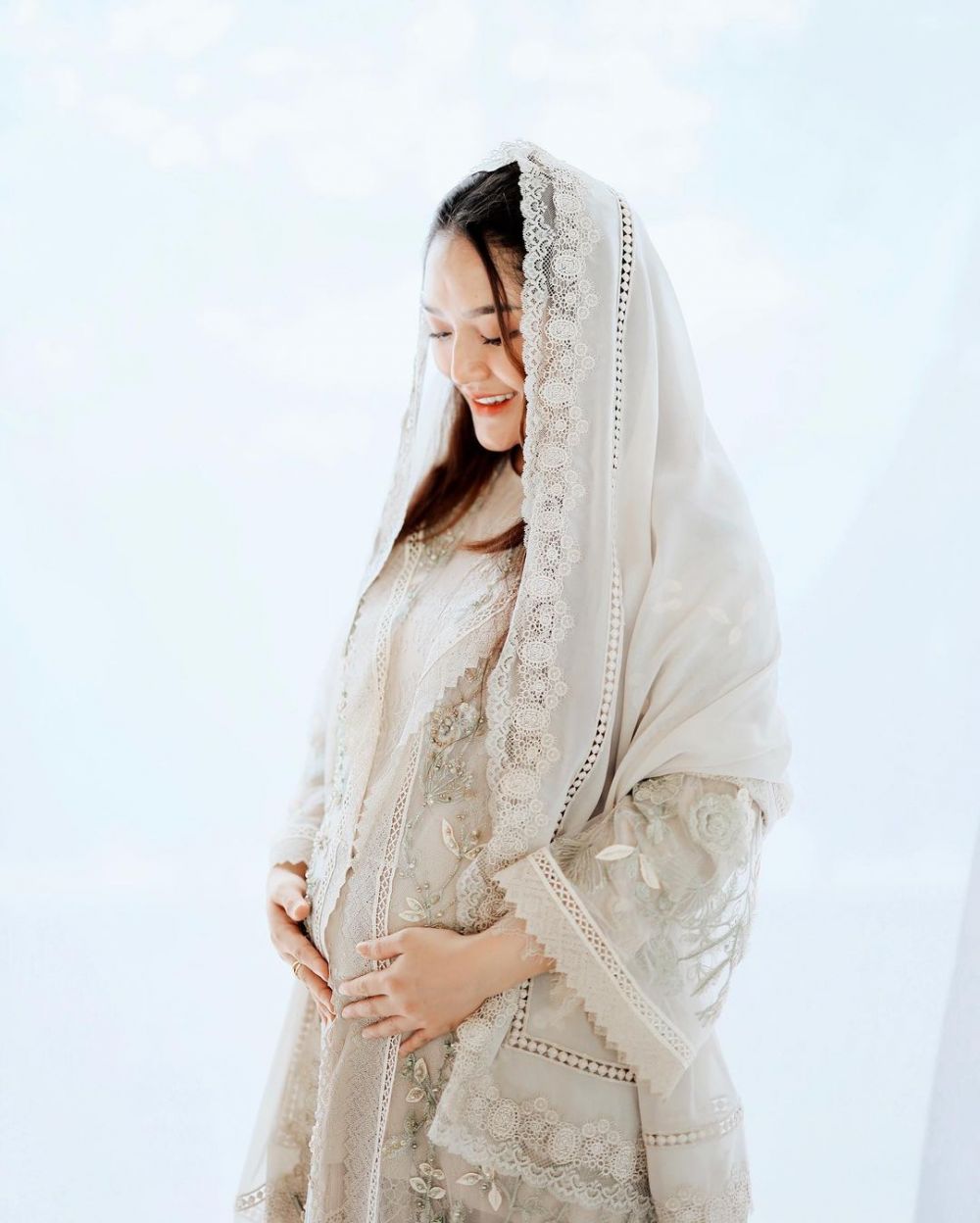 9 Momen tasyakuran 4 bulan kehamilan Siti Badriah, penuh haru bahagia